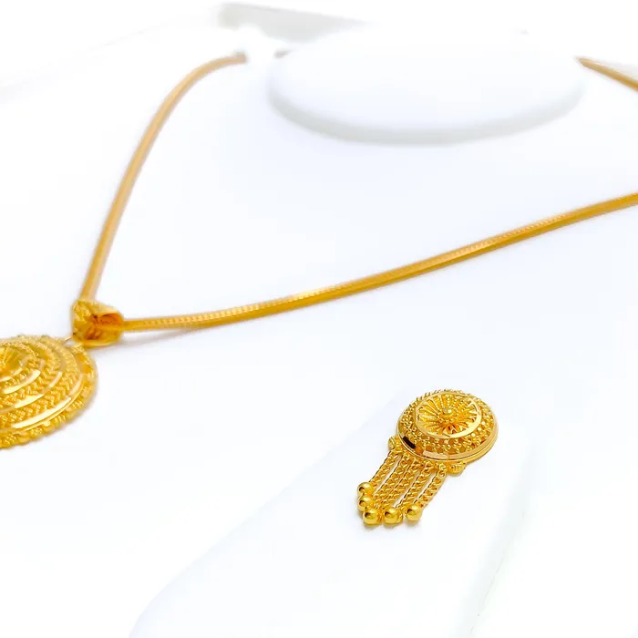 Andaaz Jewelers PreStyled Sets Delightful Detailed Floral 22k Gold Pendant Set