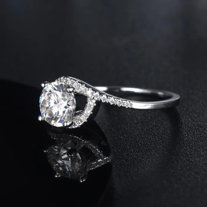 Classic Twist Design with Stone Set Shoulders 100ct Round Cut Flawless Moissanite Rings