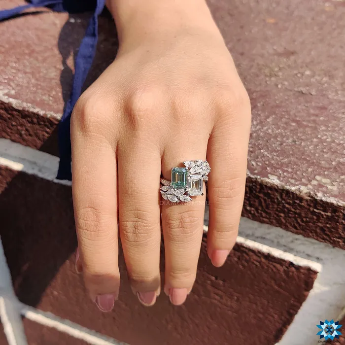 Diamondrensu Rings Vintage Style 493 TW Emerald Cut Unique Moissanite Engagement Ring Decorative Bypass Pave Moissanite Ring