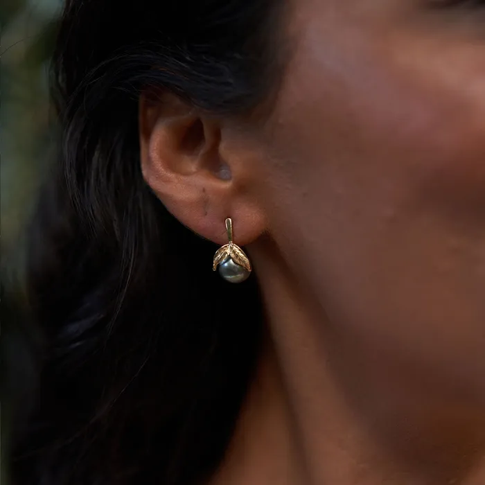 Maui Divers Jewelry Earrings Maile Tahitian Black Pearl Earrings in Gold 910mm Maui Divers Jewelry Earrings Maile Tahitian Black Pearl Earrings in Gold 910mm