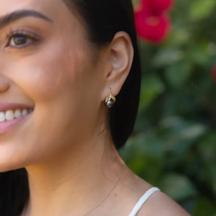 Maui Divers Jewelry Earrings Maile Tahitian Black Pearl Earrings in Gold 910mm Maui Divers Jewelry Earrings Maile Tahitian Black Pearl Earrings in Gold 910mm