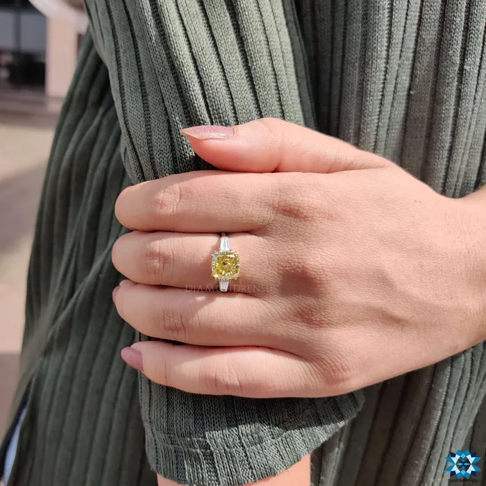 Rings Diamondrensu 341 TW Canary Yellow Cushion Moissanite with Tapered Baguette Cut Three Stones Engagement Ring