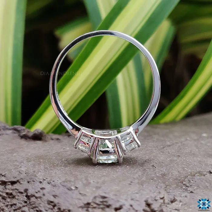 Rings Diamondrensu Cushion Divine with Halfmoon Three Stone White Gold Engagement Ring